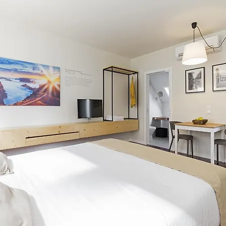 Downtown By An Island Apartmán