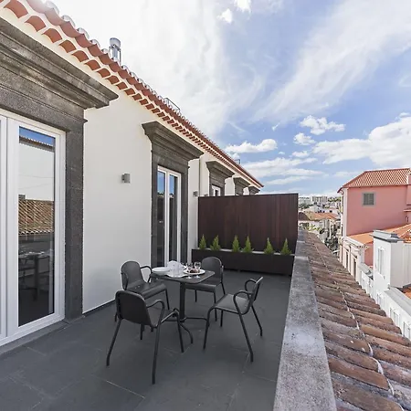 Downtown By An Island Apartmán