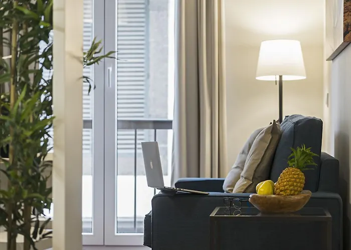 Downtown By An Island Apartment *