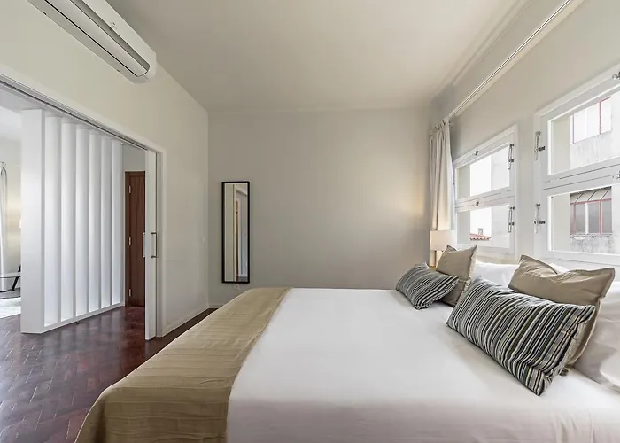 Downtown By An Island Apartment *