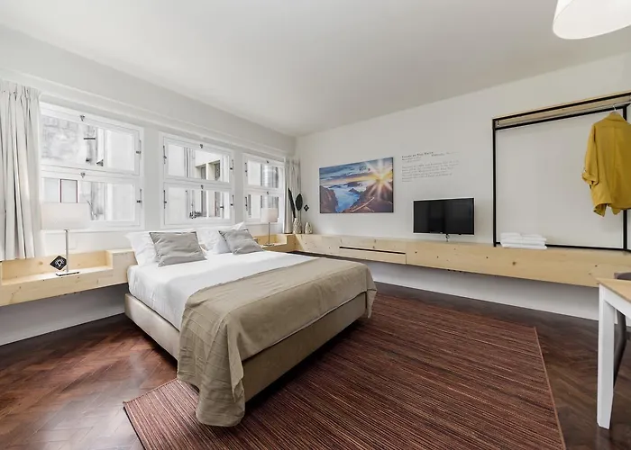 Apartment Downtown By An Island