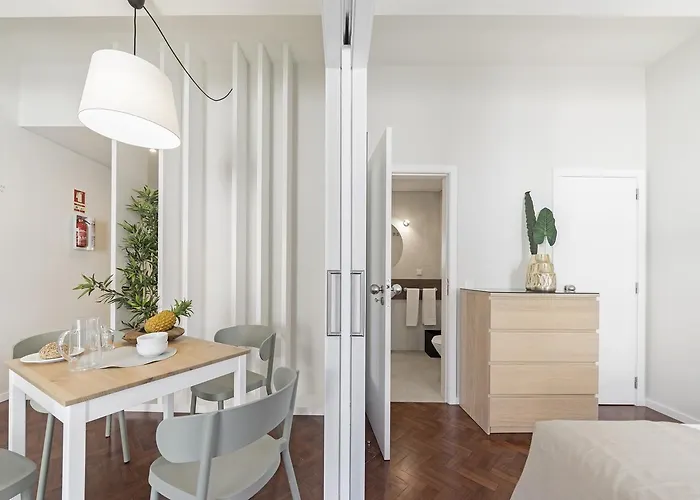 Downtown By An Island Apartment *