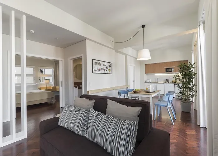 Apartment Downtown By An Island *