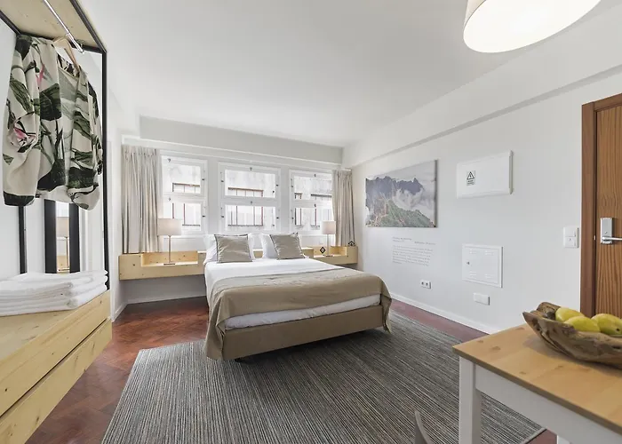 Downtown By An Island Apartment *