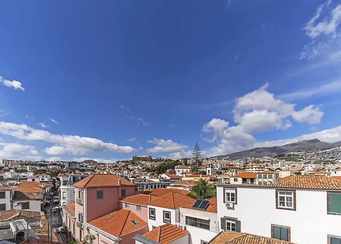 Downtown By An Island Apartment